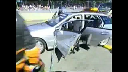 F1 2002 - Heidfeld удря вратата на колата за бърза помощ