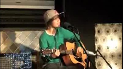 Justin Bieber singing Ill be [live]