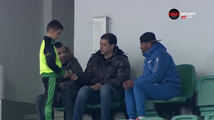 Хубчев отказа автограф върху ръката на малчуган, не иска да му се карат вкъщи