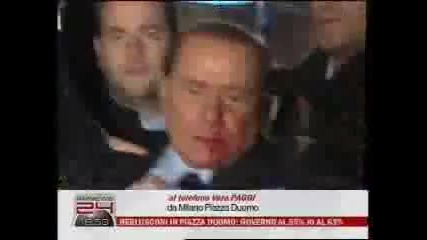 Разбиха носа на Силвио Берлускони *hq*