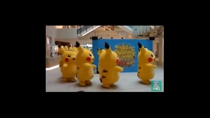 Pikachu в Япония танцуват на песента на Nyan Cat.