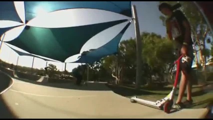Най - лудите трикове със скутер в света !! 
