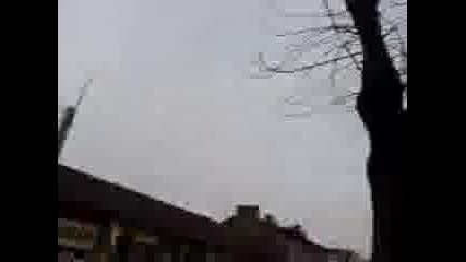 Лепилце В Скобата!!