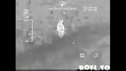 Вижте какво прави този войник :)