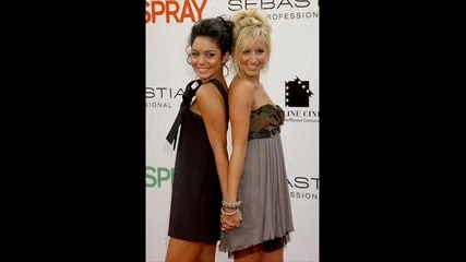 Vanessa & Ashley - Kissing