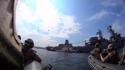 Руската морска пехота напада кораб ( Вмф 2014 Севастопол )