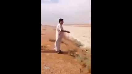 Удивителен феномен в пустинята - река от пясък !