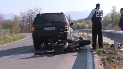 Моторист е тежко ранен след катастрофа
