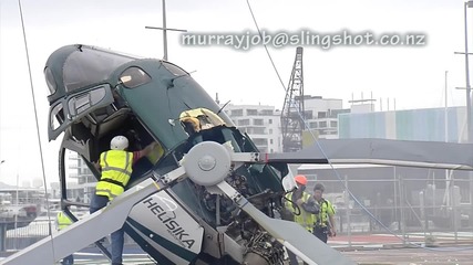 Хеликоптер се разбива, докато монтират коледна украса!