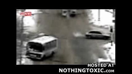 Автобус блъска жена, 