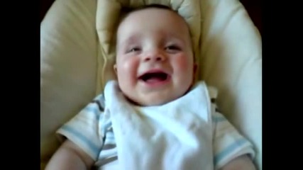 Внимание! Бебе със заразен смях! :d