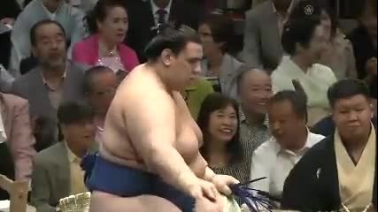 Аоияма с пета победа този път срещу Такаясу / Аки Башо 25.9.2013