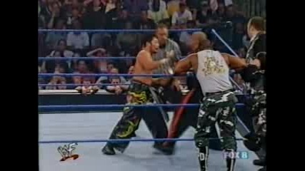 W W F Smackdown.07.19.2001 Гробаря Кейн и Таджири срещу Дъдлитата и Таз 