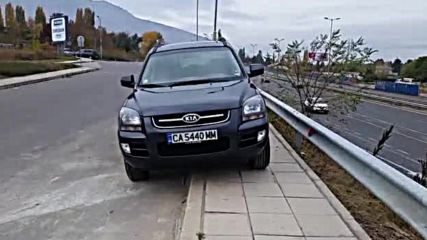 Безобразно паркиране в района около "Декатлон" в "Младост"
