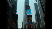 Хиляди хора практикуваха йога на площад „Таймс Скуеър” в Ню Йорк