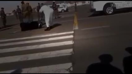 Публично обезглавиха жена заради престъпление на съпруга й в Саудитска Арабия Видео, 18+)