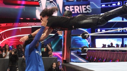 Seth Rollins throttles Shinsuke Nakamura with 3 dives in a row: Survivor Series 2018 (WWE Network Exclusive)