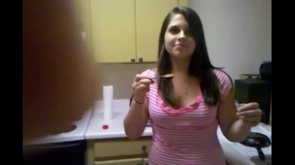 hot girl cinnamon challenge