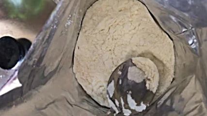 Червей в адаптирано мляко