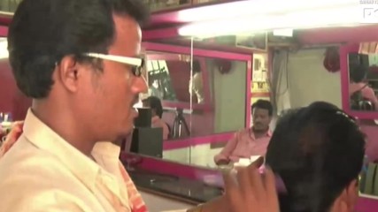 Индийски бръснар , постригва , без ножици .