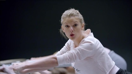 Taylor Swift - Shake It Off ( Официално видео )