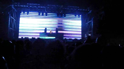 Tiesto live @ Cacao Beach Reeves feat. Alanah - Lonely 