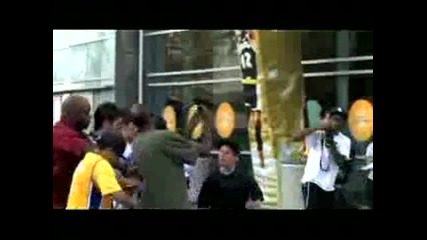 Joe Jonas gets mobbed at the Lakers game - June 3, 2010 