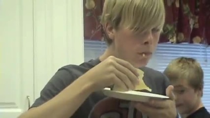 R5 Tv - Episode 4 Too Much Food