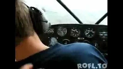 Пилотът реши да се позабавлява малко