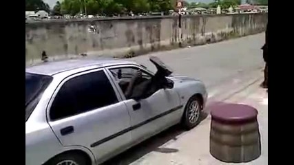 Влизане в кола със стил