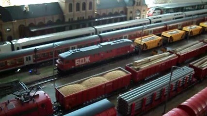 Товарен влак на Бдж с хопер-дозатори и зърновози