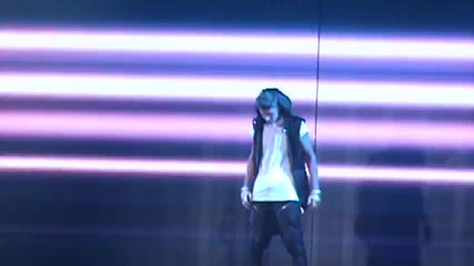 изпълнение на Джъстин - Beauty and A Beat - # B E L I E V E tour !
