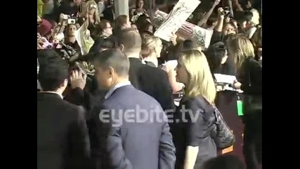 Robert Pattinson Does the Twilight Saga New Moon Premiere