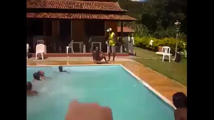 Един остана на сухо! Смях!