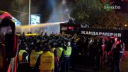 Напрежение в центъра на София: Водни оръдия, сблъсъци, ранени и арести