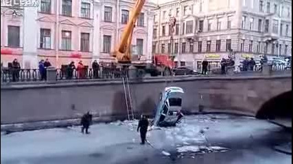 Руските полицаи признавате ли ги Вижте къде са си „паркирали“ патрулката предната вечер!