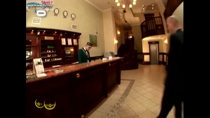 Без дрехи - Яка рецеоционистка