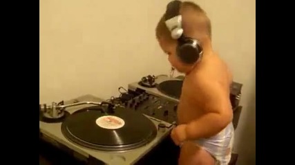 Сладко бебенце..! Най - младият Dj на света !