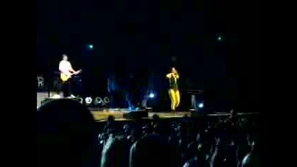 Rihanna - Please Dont Stop The Music Live