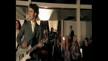 Jonas Brothers - Burnin Up.flv