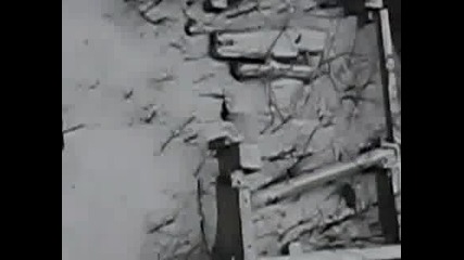 Руснаци хвърлят момиче от 18 етажна сграда