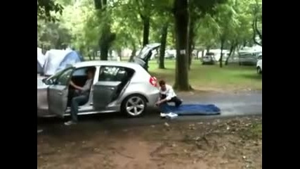 Надуване на дюшек с аспуха на кола !! 