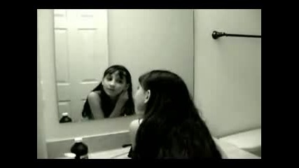 Дух в огледалото!!; Зловещо момиче!!