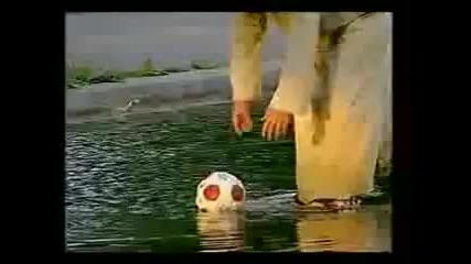 Исус върви по водата смях 