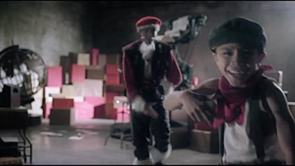 ♤2011♤ Justin Bieber - Santa Claus Is Coming To Town ( Arthur Christmas Version )