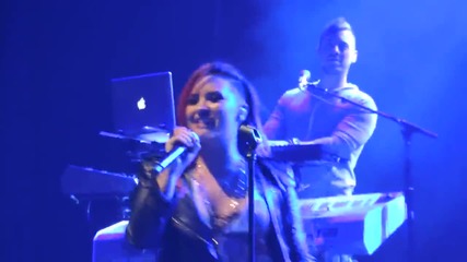 Demi Lovato- How To Love ( Cover) Източен Ръдърфорд, Ню Джърси (07/03/14)