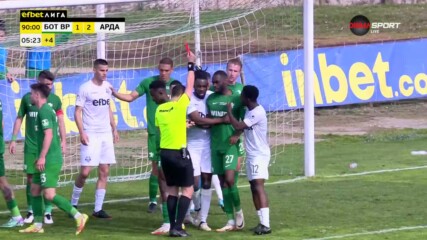 Меси си изкара червен картон