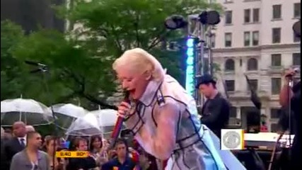 Christina Aguilera - Genie In A Bottle & What A Girl Wants (live At Cbs Early Show 06/11/2010) 