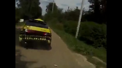 Тази кола много е пострадала !