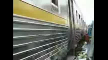 вижте как минава влак в бангкок